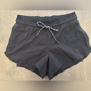 LIKE NEW ATHLETA BLACK CREST 2 IN 1 SHORT - Size 0 SKU:64